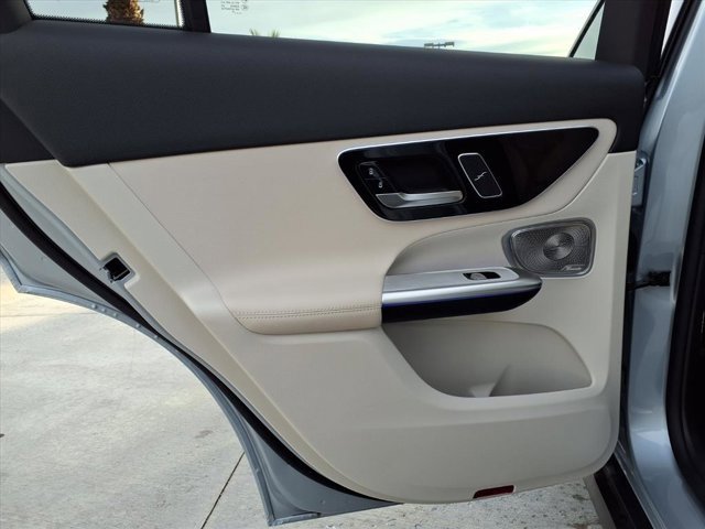 Used 2025 Mercedes-Benz GLC 300 image 17