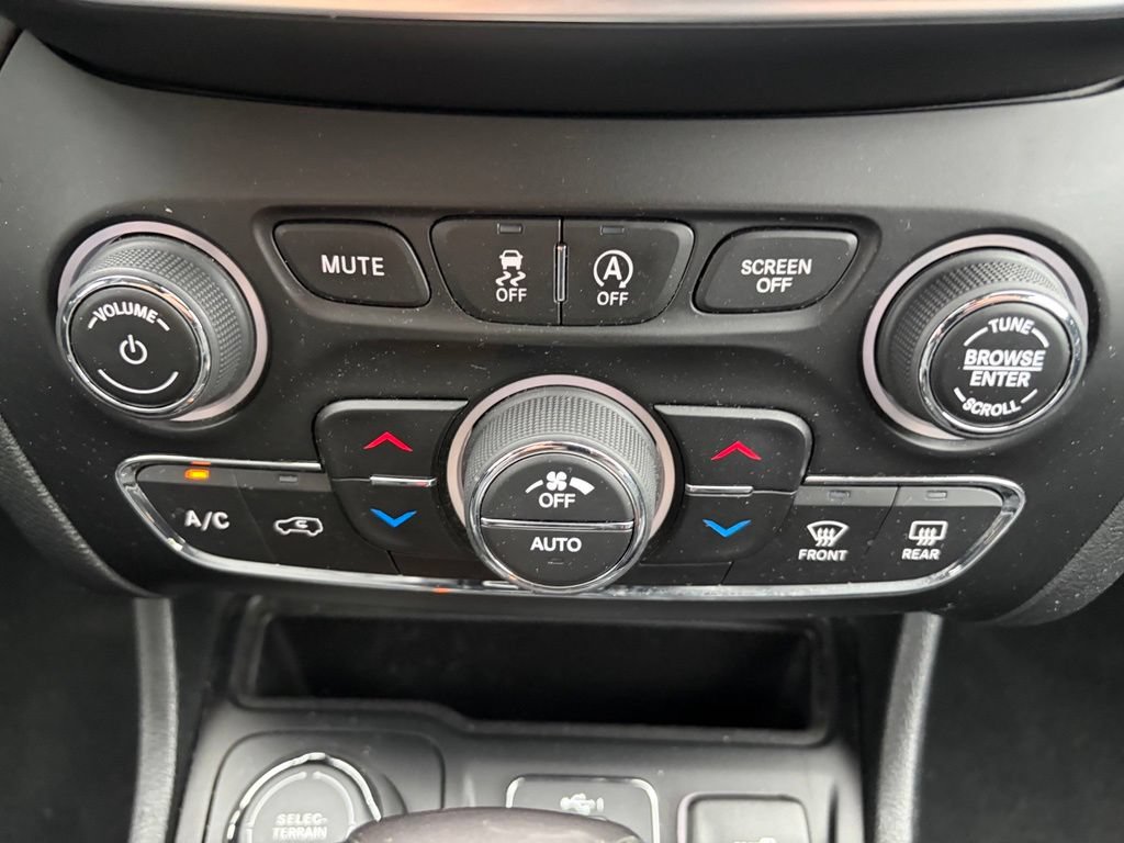 Used 2022 Jeep Cherokee Latitude Lux AWD/4WD image 31