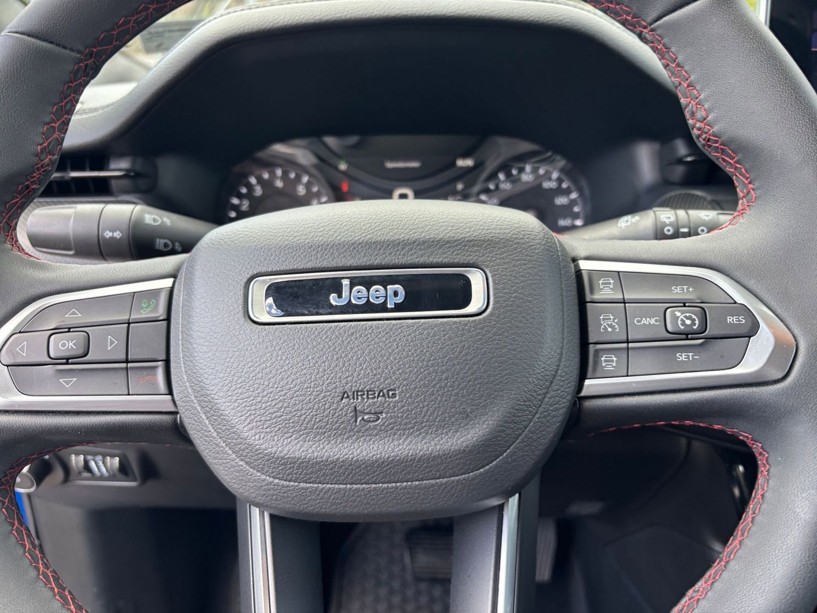 Used 2025 Jeep Compass Trailhawk image 27