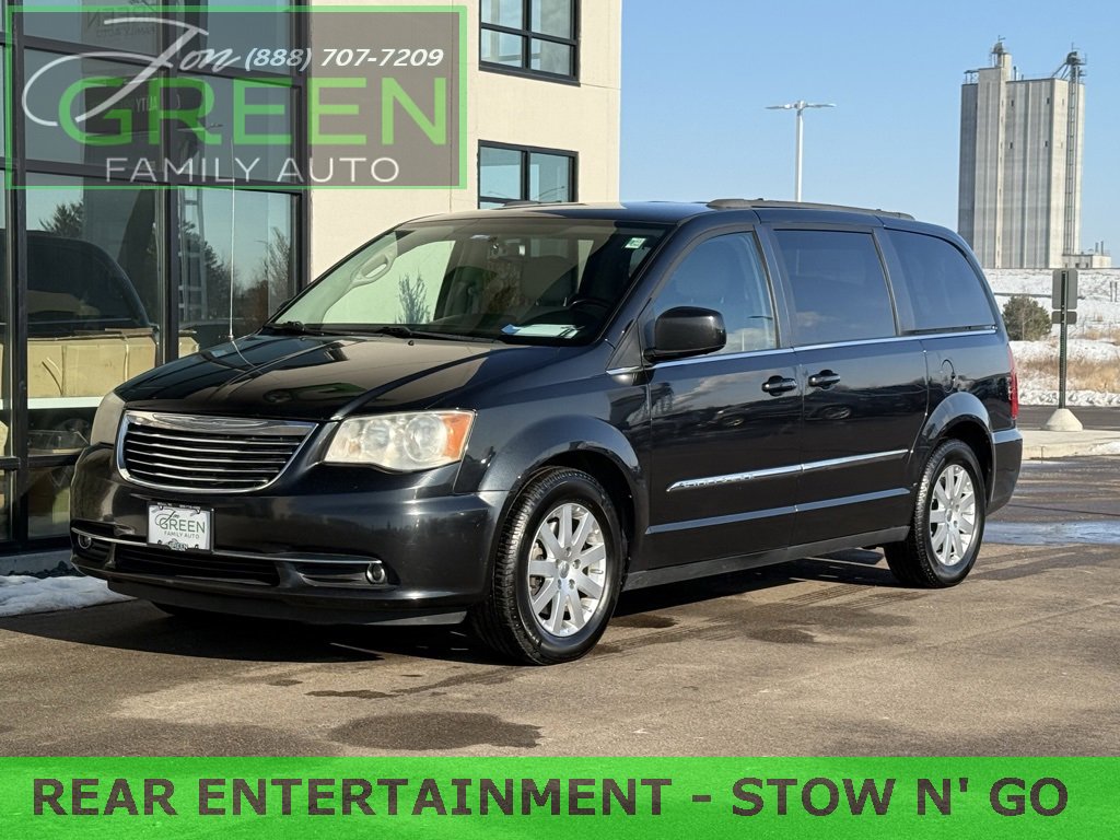Used 2013 Chrysler Town & Country Touring image 1