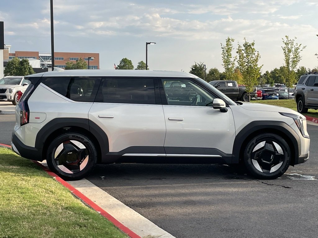 New 2026 Kia EV9 Light image 6