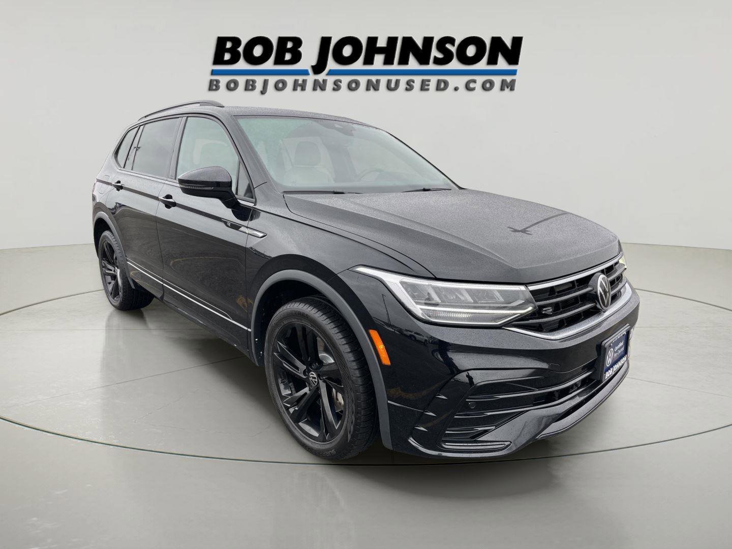 Used 2023 Volkswagen Tiguan SE R-Line image 1