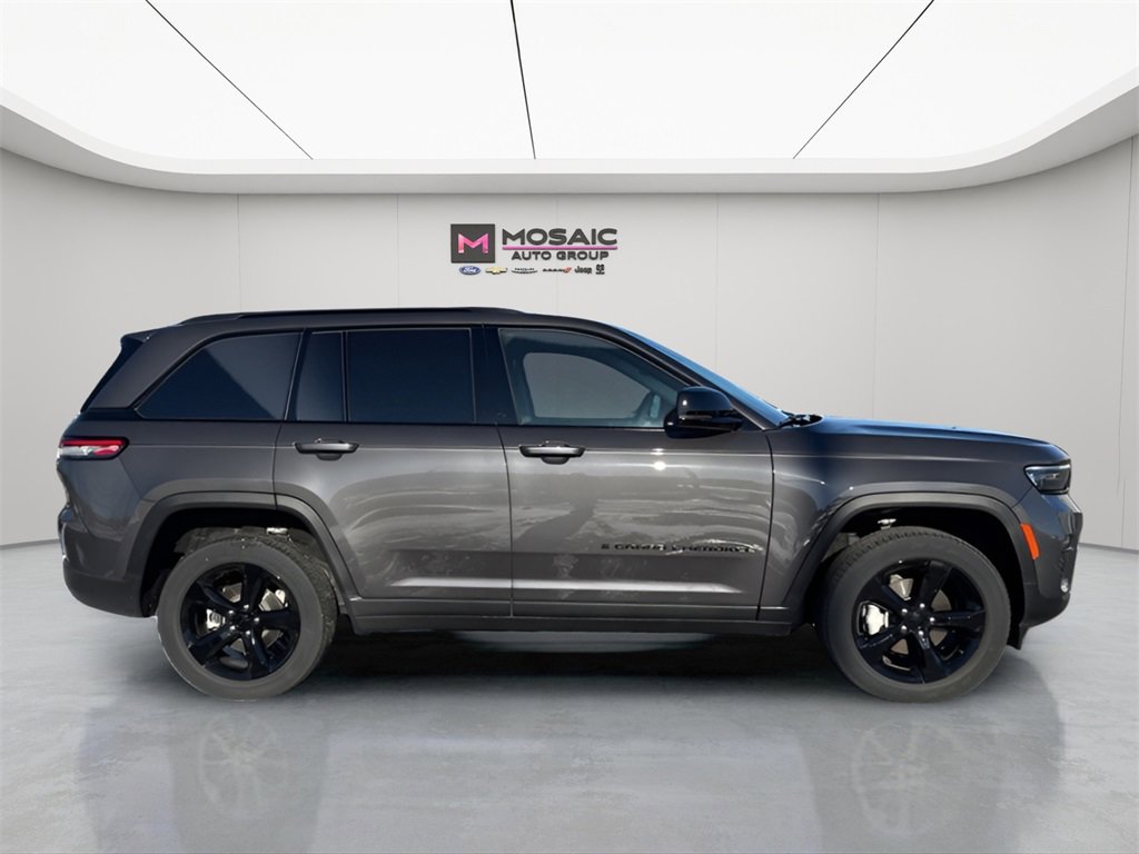 Used 2023 Jeep Grand Cherokee Limited w/ Black Appearance Package image 8