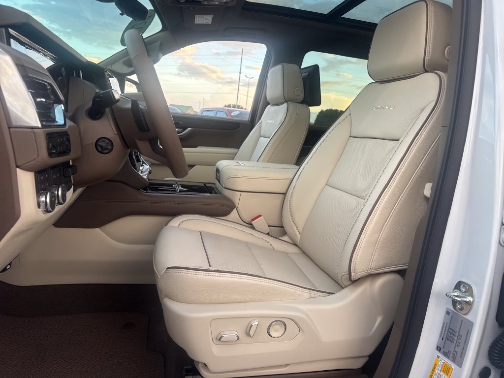 New 2027 GMC Yukon XL Denali w/ Denali Reserve Package AWD/4WD image 15