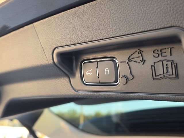 Used 2025 Ford Explorer Active RWD image 12