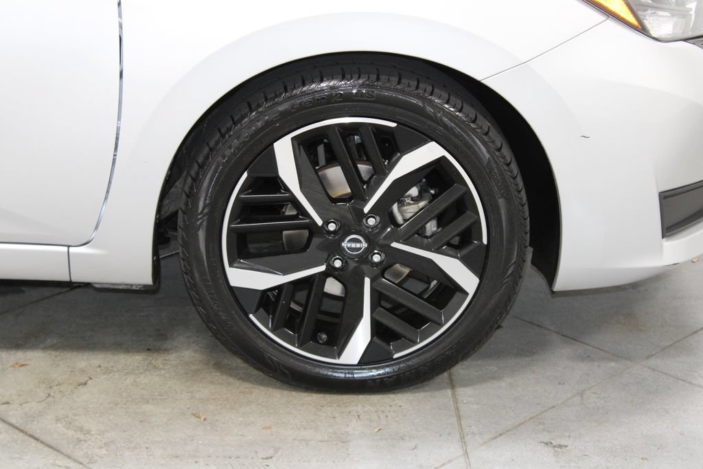 Used 2024 Nissan Versa SR FWD image 12