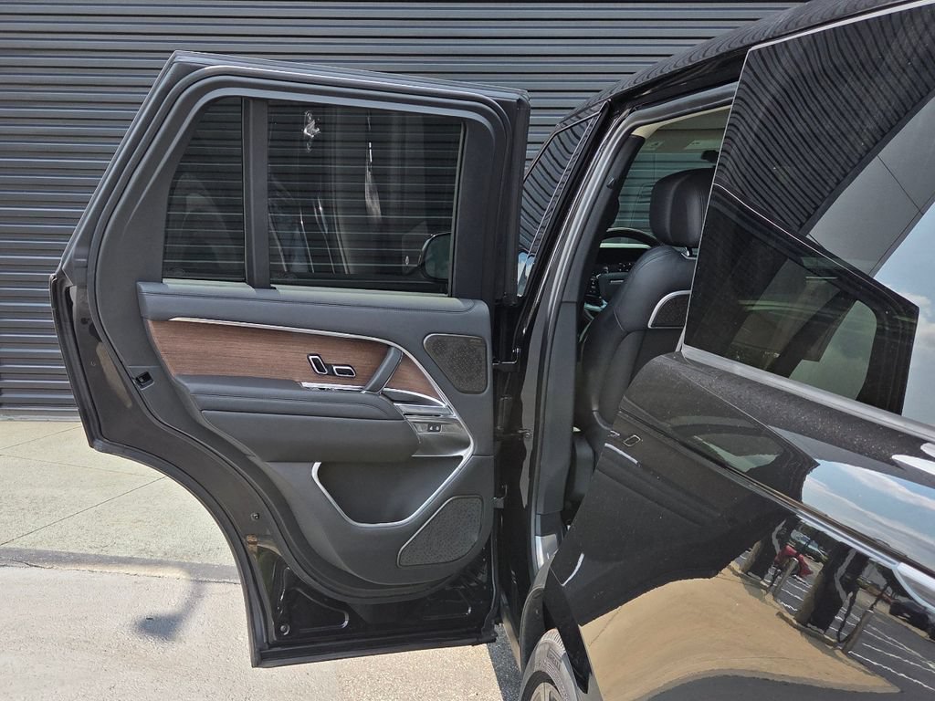 Used 2025 Land Rover Range Rover Autobiography AWD/4WD image 16