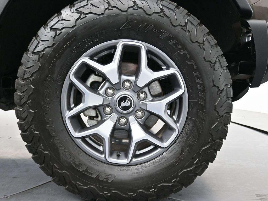Used 2025 Ford Bronco Badlands image 11