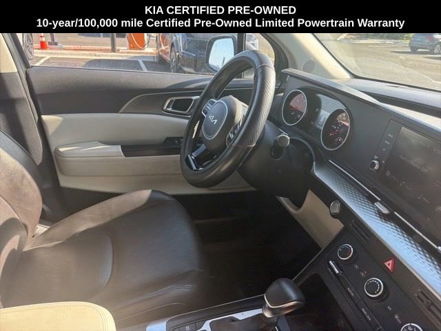 Used 2024 Kia Carnival LX FWD image 9