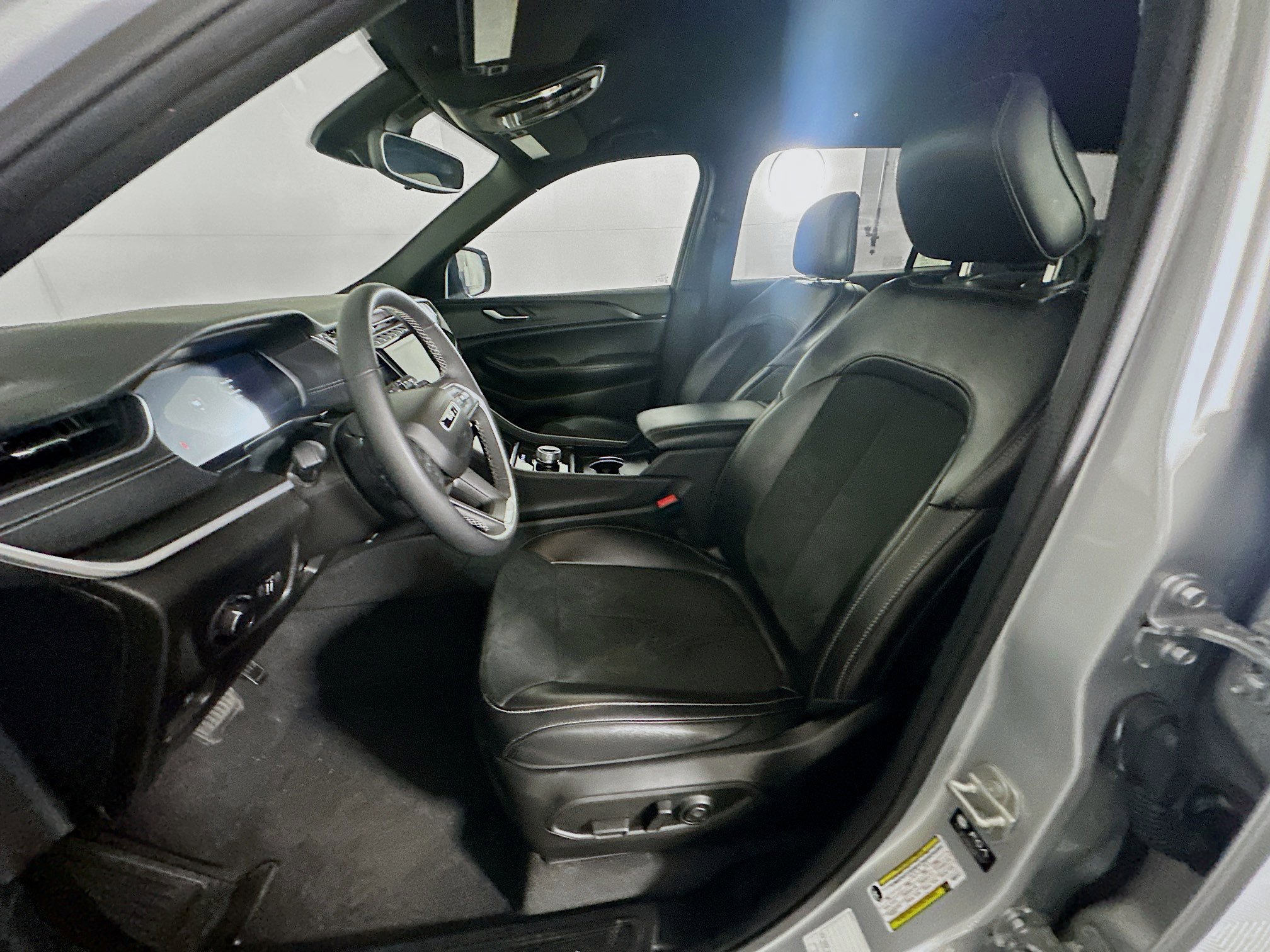 Used 2024 Jeep Grand Cherokee L Altitude image 13