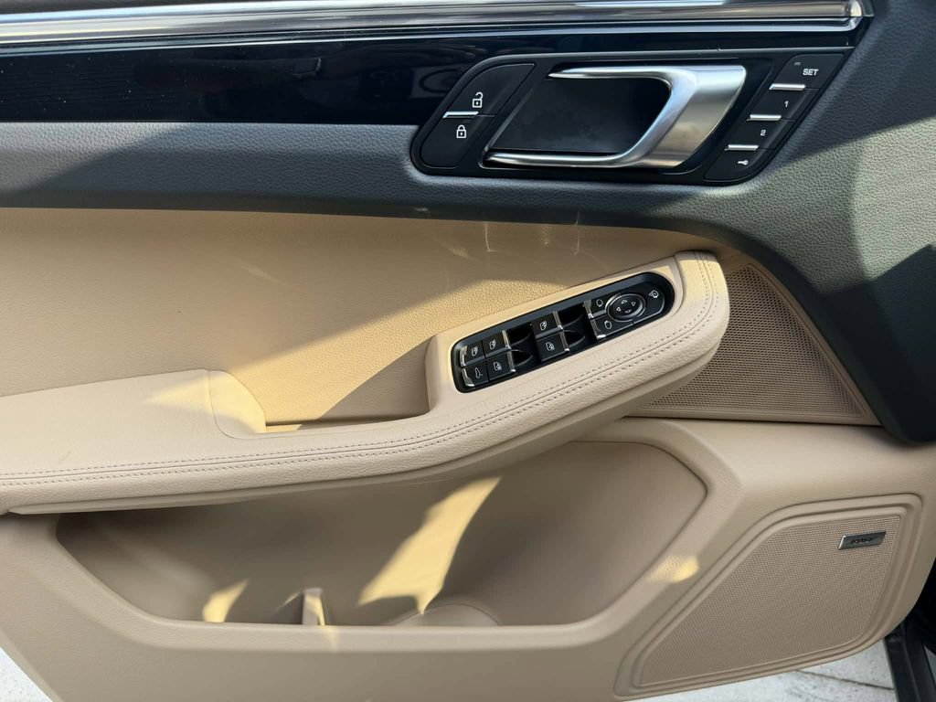 New 2026 Porsche Macan AWD/4WD image 16