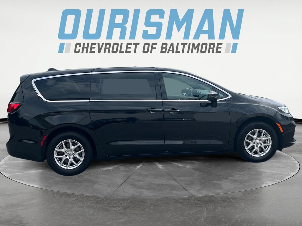 Used 2025 Chrysler Pacifica Select FWD image 7