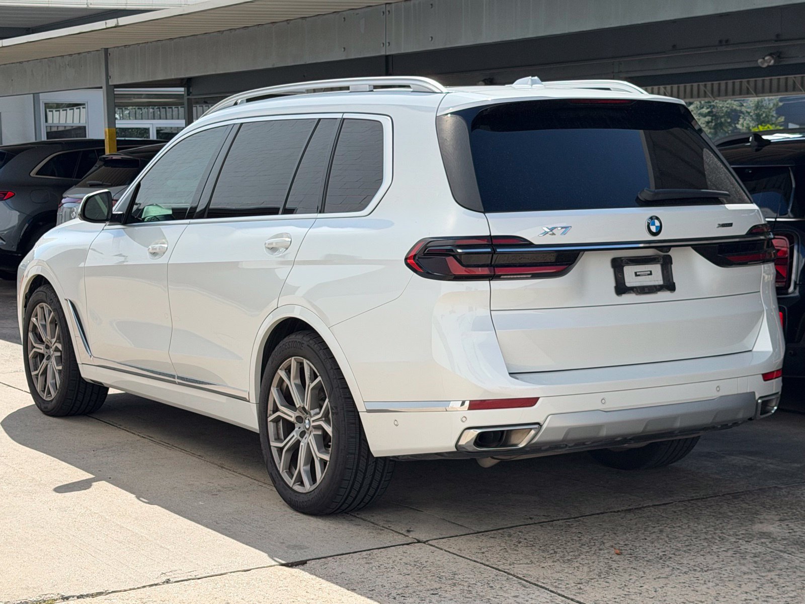 Used 2023 BMW X7 xDrive40i w/ Premium Package AWD/4WD image 2