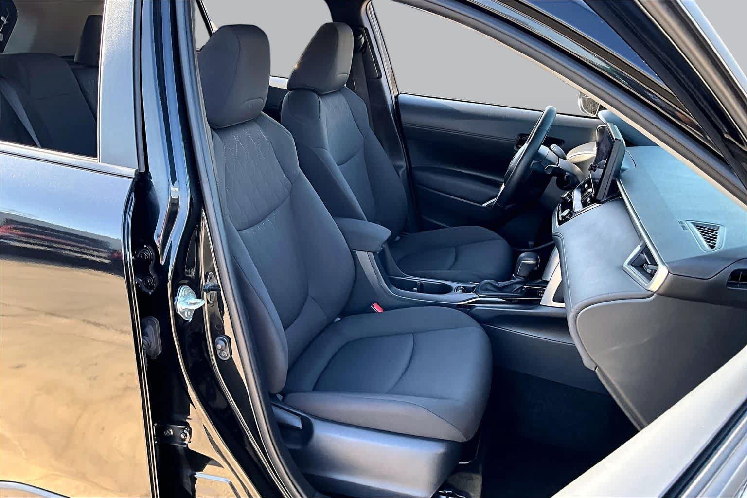 Used 2023 Toyota Corolla Cross LE w/ Moonroof Package FWD image 9