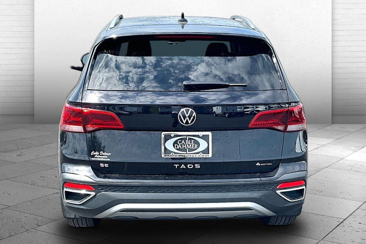 Used 2023 Volkswagen Taos SE AWD/4WD image 3