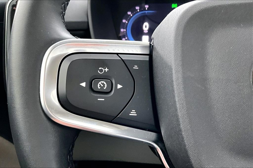 Certified 2023 Volvo XC40 B5 Plus image 27