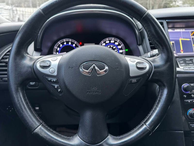 Used 2015 INFINITI QX70 AWD w/ Premium Package image 13