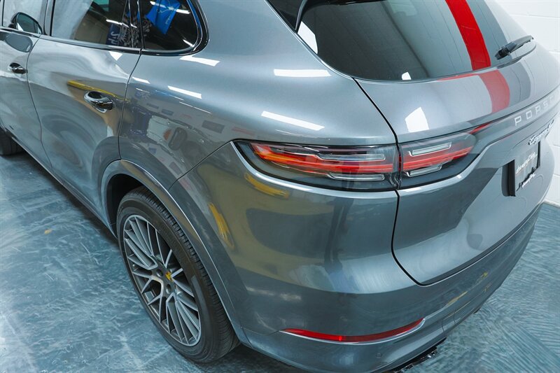 Used 2020 Porsche Cayenne Turbo AWD/4WD image 18