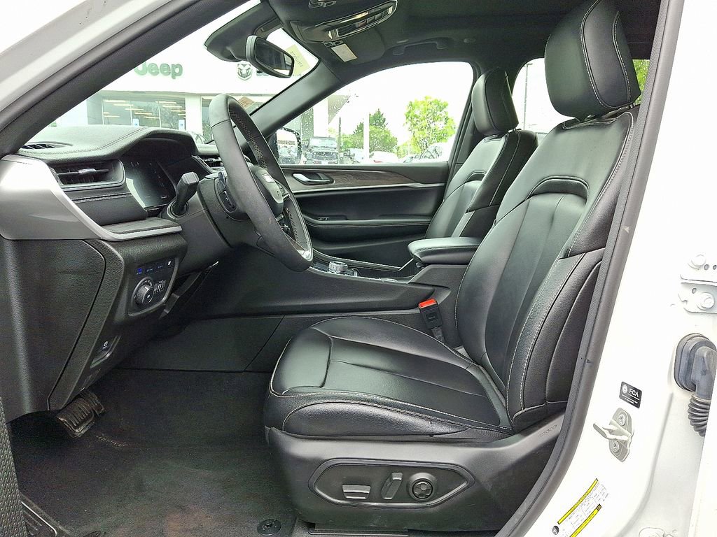Used 2024 Jeep Grand Cherokee Limited 4xe image 11