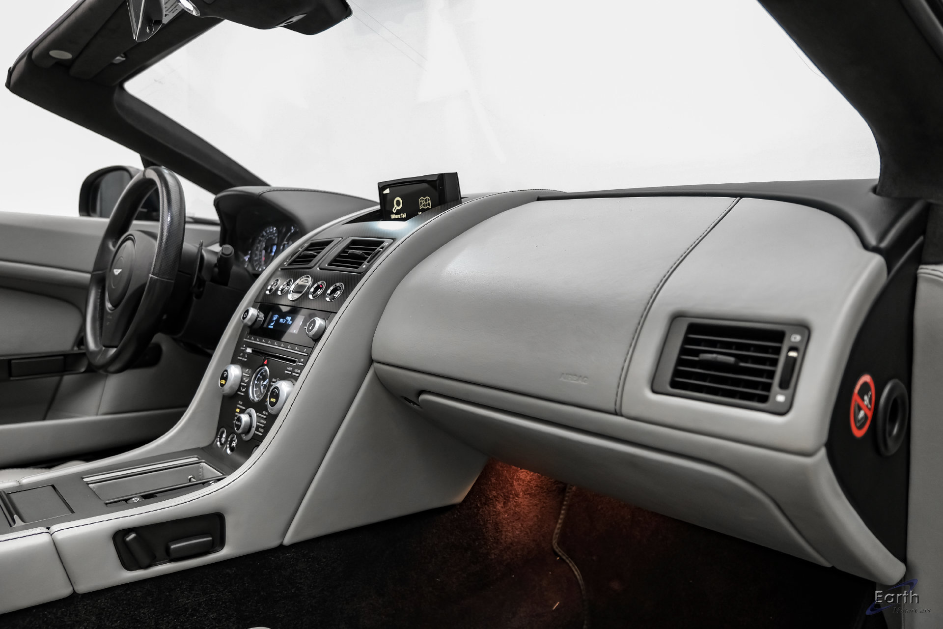 Used 2015 Aston Martin V8 Vantage GT RWD image 52