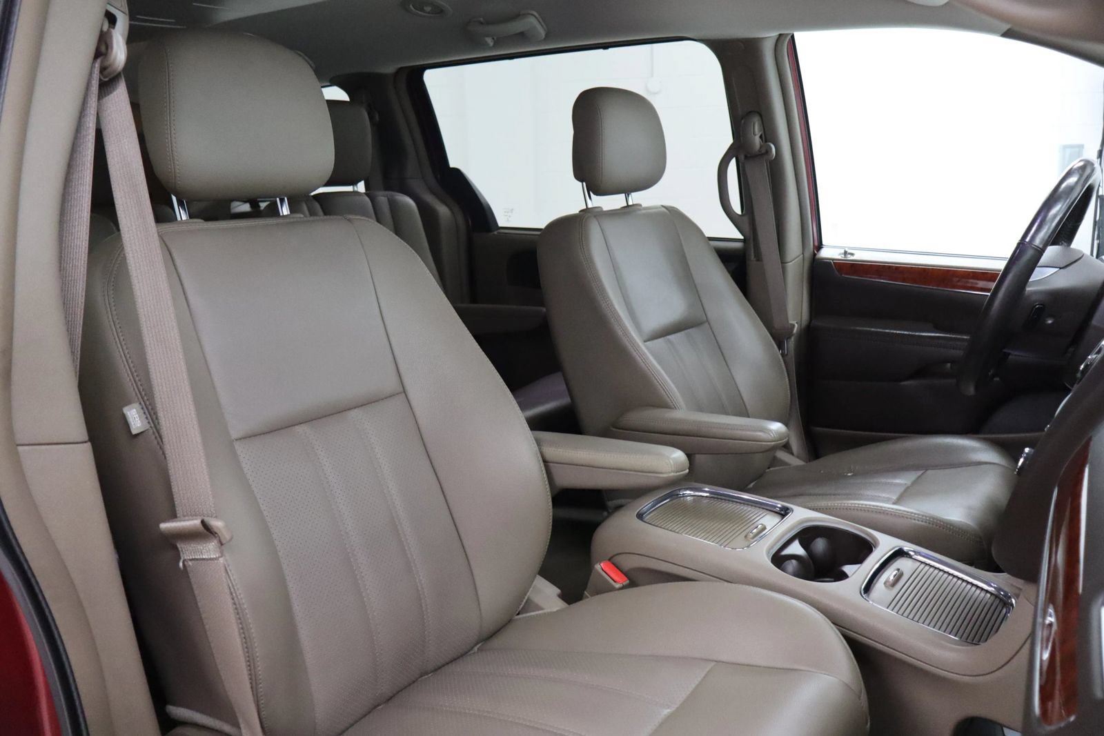 Used 2014 Chrysler Town & Country Touring-L w/ Driver Convenience Group FWD image 27