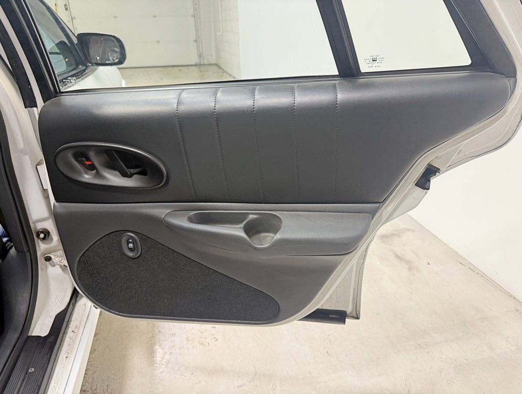 Used 1997 Oldsmobile Cutlass Supreme SL image 35