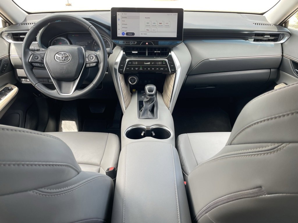 Used 2023 Toyota Venza LE image 15
