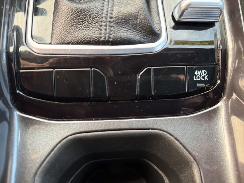 Used 2025 Jeep Compass Latitude image 31