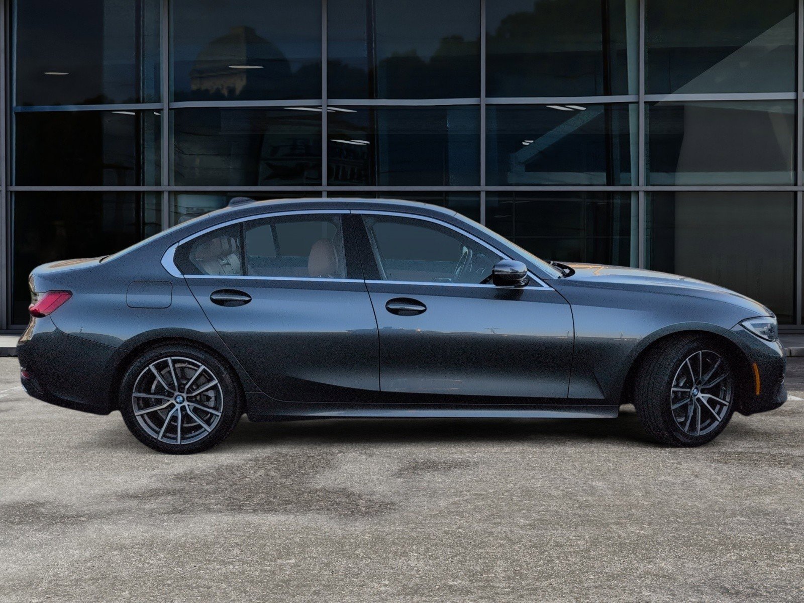 Used 2021 BMW 330e image 3