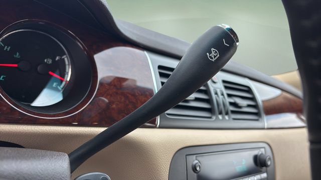 Used 2011 Buick Lucerne CXL FWD image 28