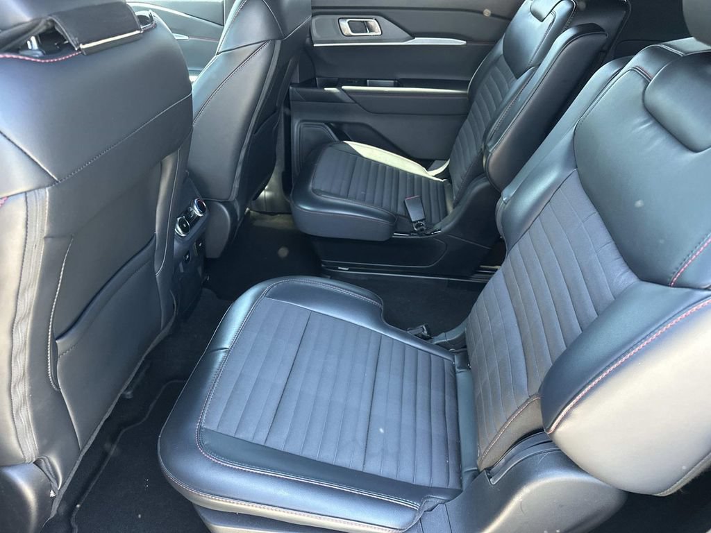 Used 2025 Ford Explorer ST-Line AWD/4WD image 16