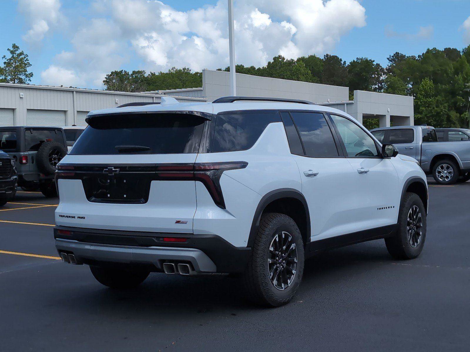 New 2026 Chevrolet Traverse Z71 w/ Enhanced Driving Package AWD/4WD image 7