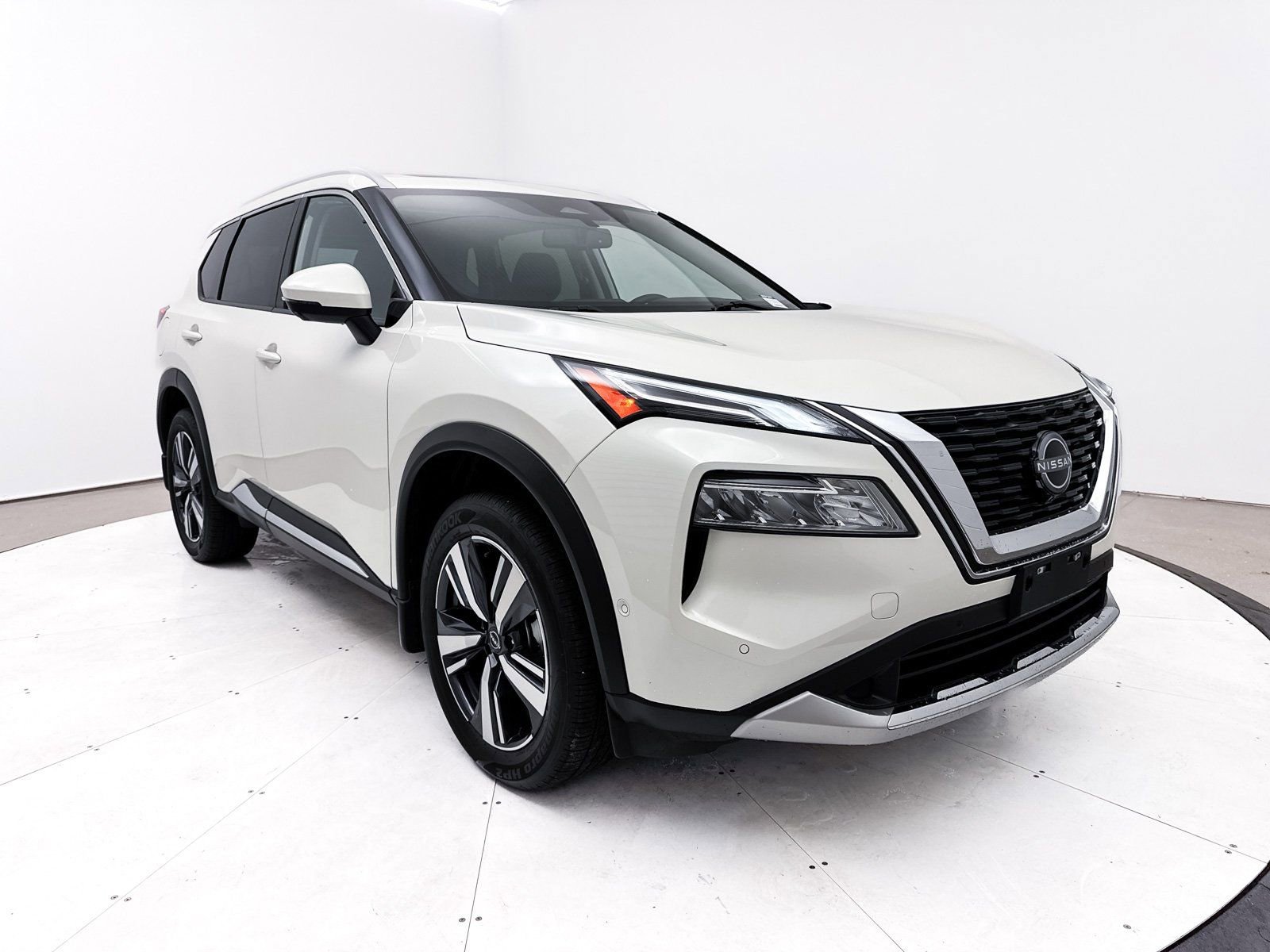 Used 2023 Nissan Rogue Platinum image 12