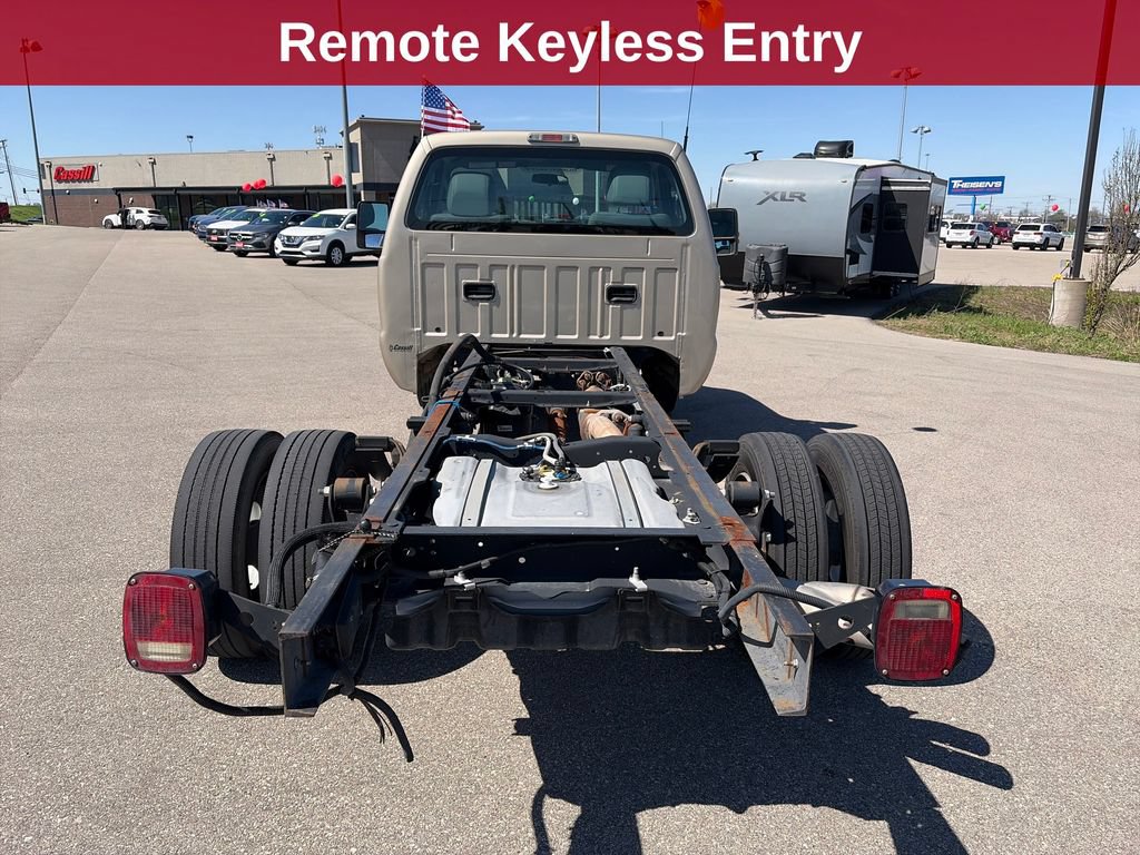 Used 2014 Ford F550 2WD Regular Cab Super Duty image 4