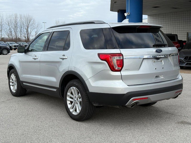 Used 2017 Ford Explorer XLT w/ Equipment Group 202A image 3