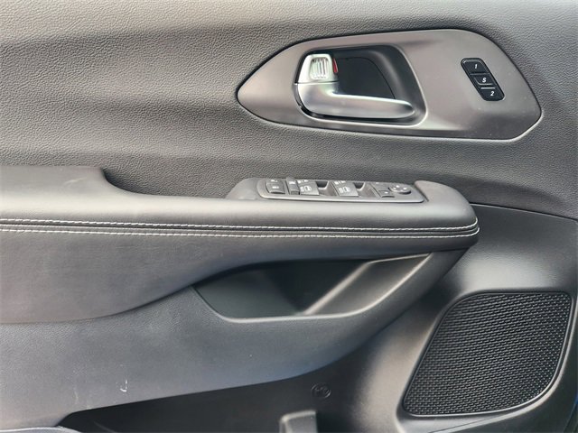 New 2026 Chrysler Pacifica Select image 16