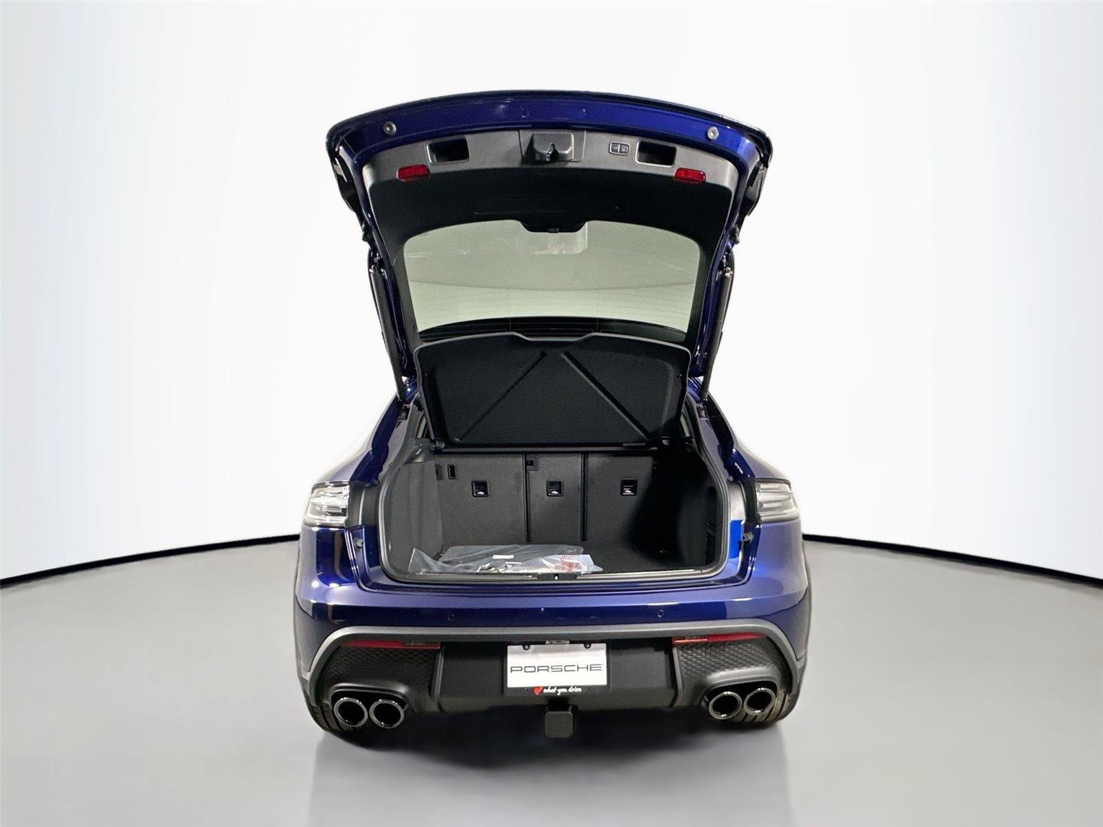 Certified 2026 Porsche Macan Turbo AWD/4WD image 36