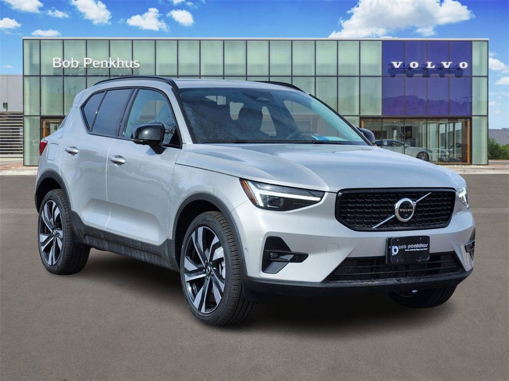New 2025 Volvo XC40 B5 Ultra w/ Climate Package