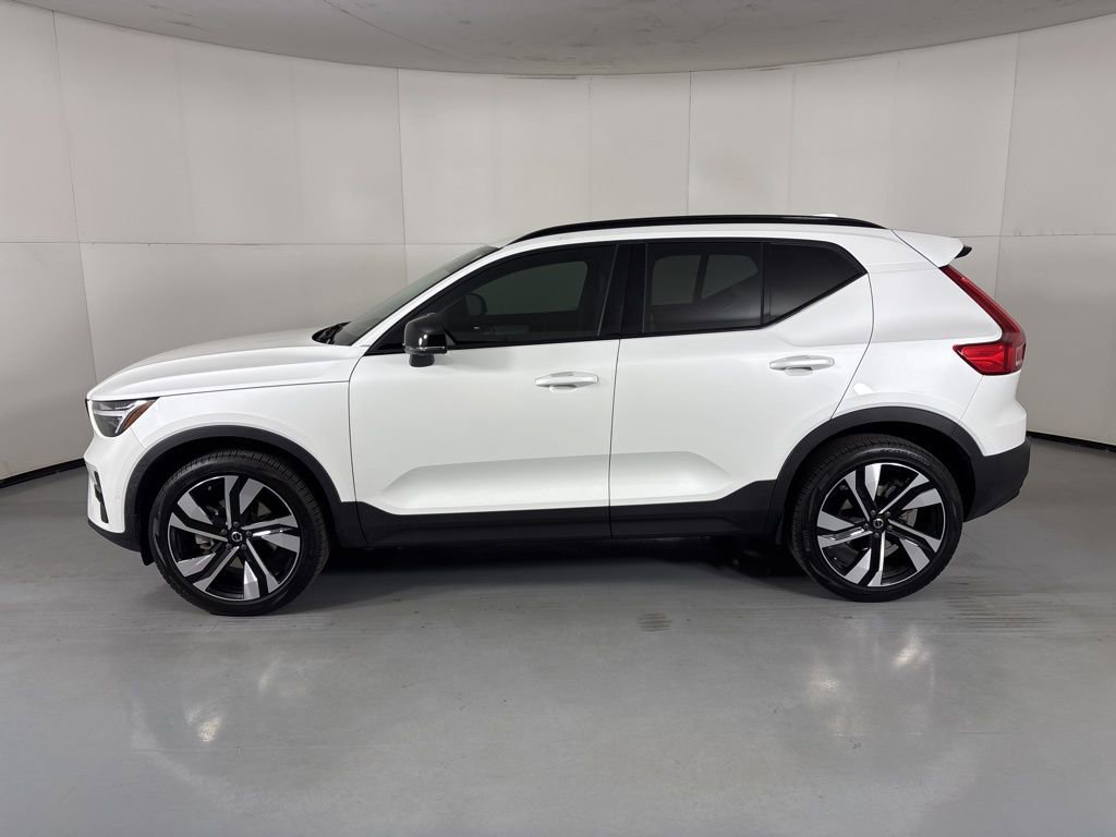Used 2024 Volvo XC40 B5 Ultimate w/ Protection Package image 5