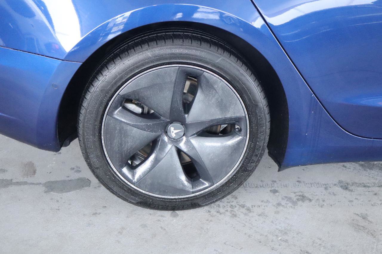 Used 2018 Tesla Model 3 Mid Range RWD image 5
