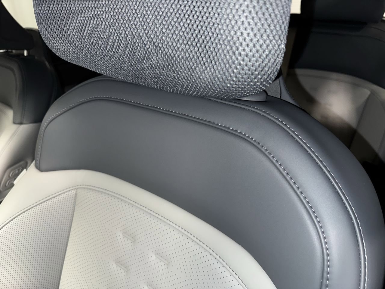 New 2026 Kia EV9 Wind image 18