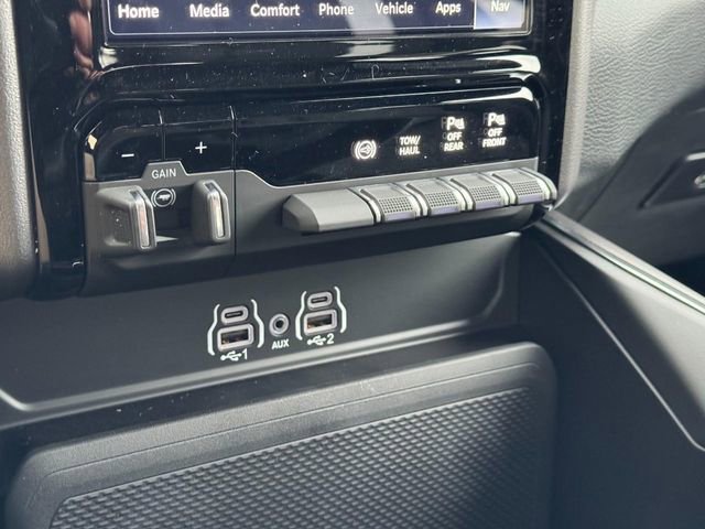 New 2025 RAM 3500 Big Horn AWD/4WD image 20