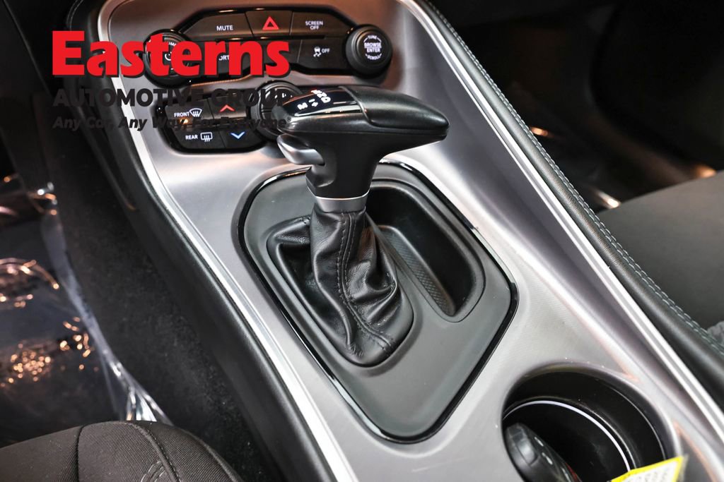Used 2022 Dodge Challenger SXT image 13