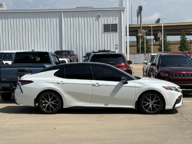 Used 2022 Toyota Camry XSE w/ Navigation Package FWD image 3