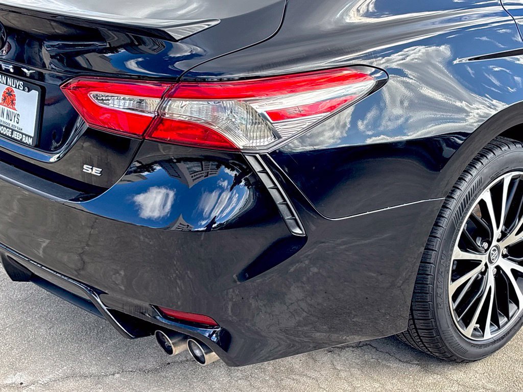 Used 2019 Toyota Camry SE w/ Carpet Mat Package FWD image 4