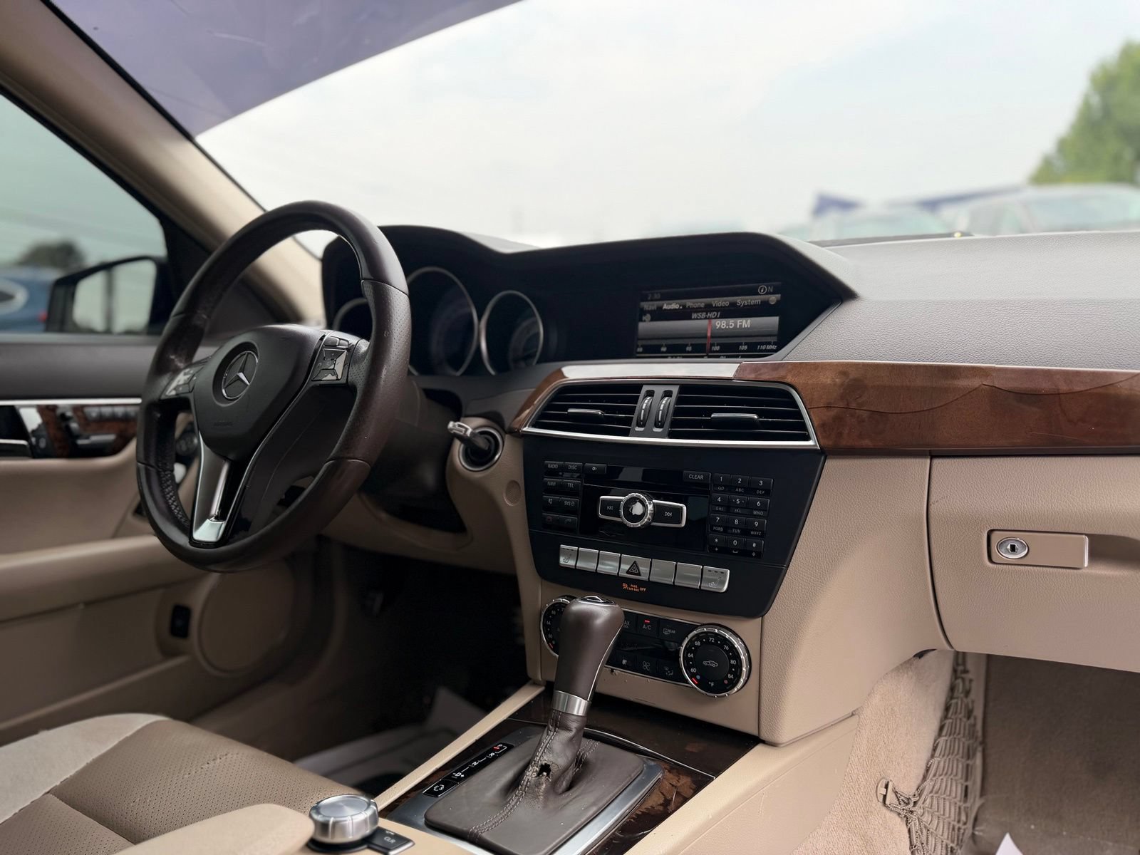 Used 2014 Mercedes-Benz C 250 Sedan image 34