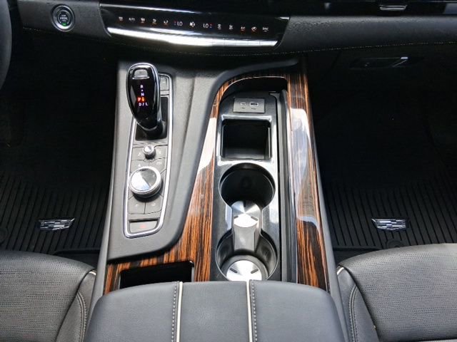 Used 2024 Cadillac Escalade Premium Luxury w/ Performance Package image 17