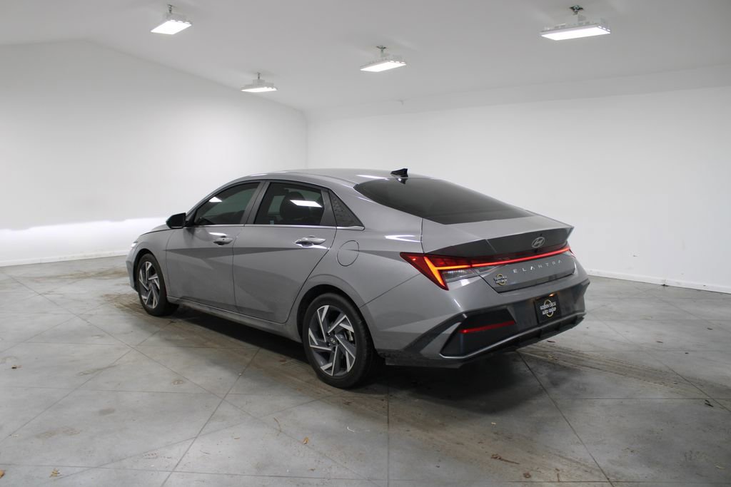 Used 2024 Hyundai Elantra SEL w/ Convenience Package image 7