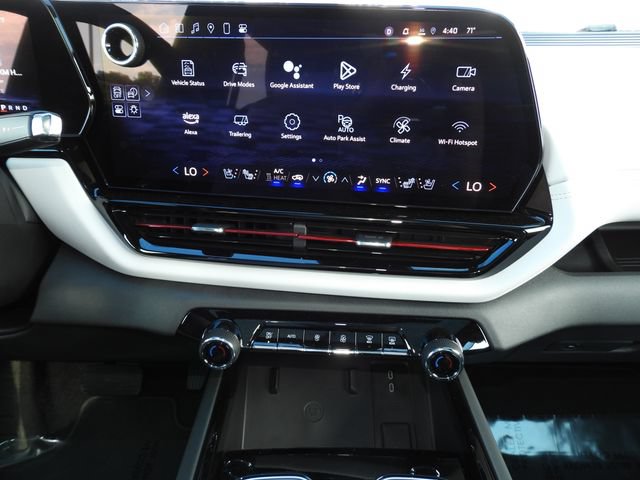 Used 2025 Chevrolet Silverado EV RST AWD/4WD image 41