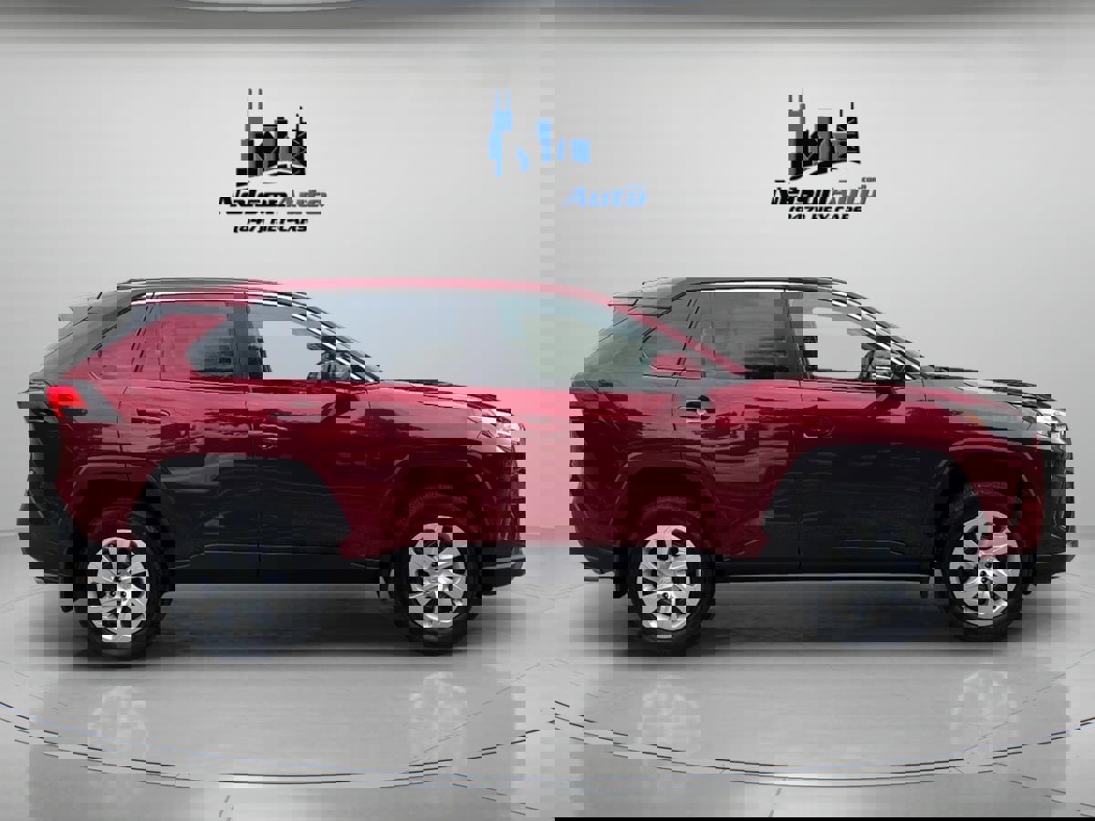Used 2024 Toyota RAV4 LE image 3
